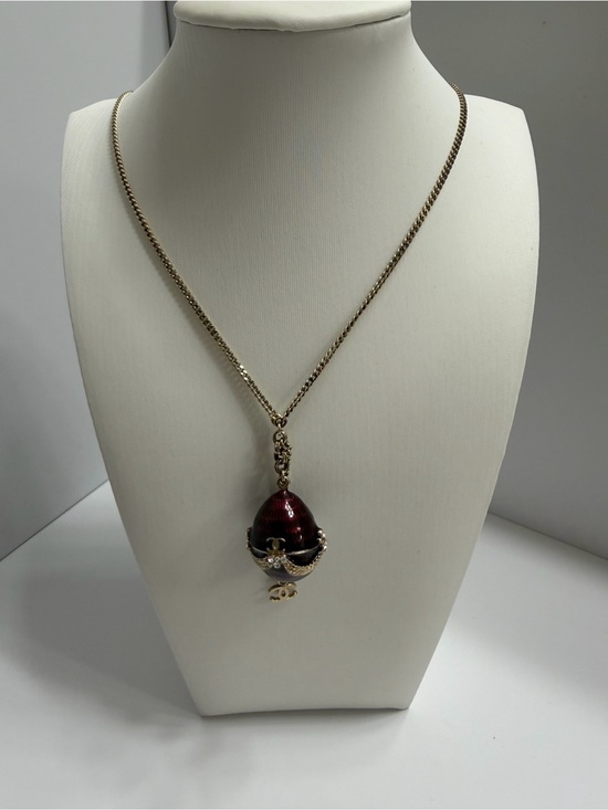 CHANEL Jewelry - Vintage CHANEL Gold-Tone Chain Necklace with Gripoix Pendant - 08 A (2008) W/COA